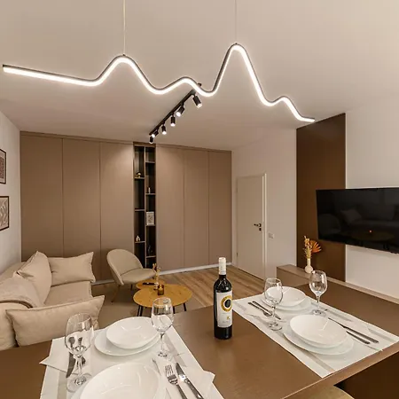 Matisse Coresi With Free Private Parking Apartment Brasov