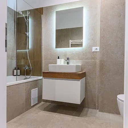Apartment Matisse Coresi With Free Private Parking