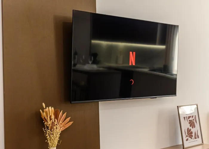 Apartment Matisse Coresi With Free Private Parking