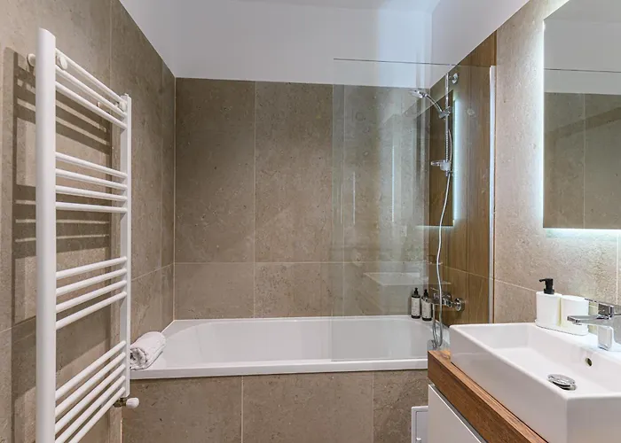 Matisse Coresi With Free Private Parking